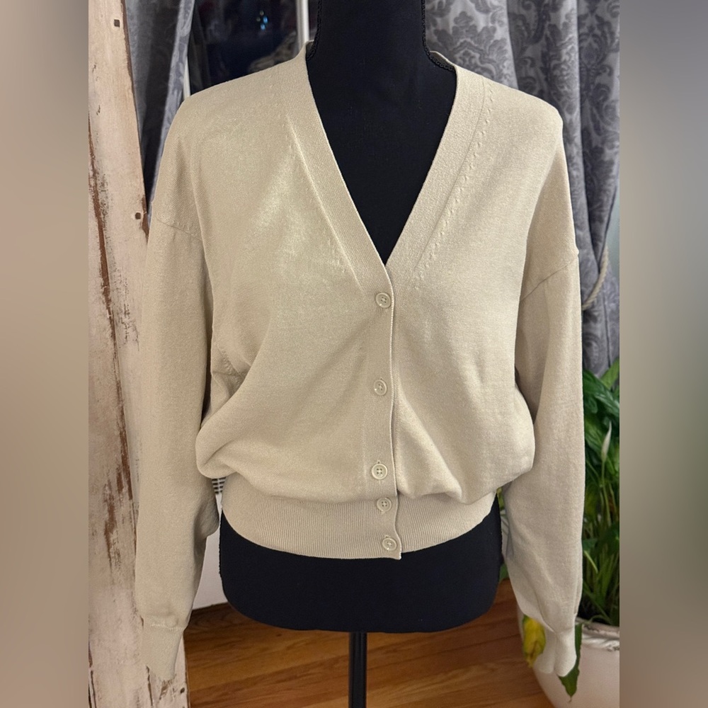 Uniqlo Cotton blend minimalist neutral v-neck button cardigan. Tan. Size L.